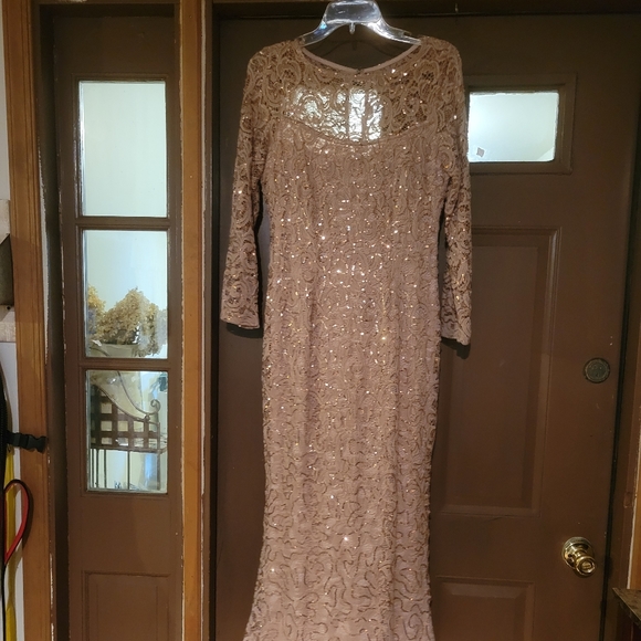Gown - Picture 2 of 3
